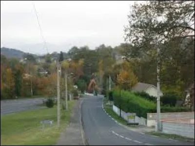 Bosdarros est un village de Nouvelle-Aquitaine situé dans le département ...