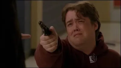 Complétez la citation de Lucas à la fin de l'épisode de la tuerie : "Ces ténèbres ont-elles un nom? Cette cruauté, cette haine..."