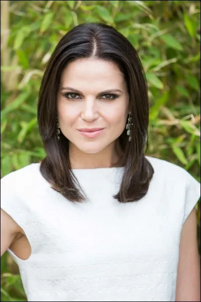 Lana Parrilla joue (dans OUAT) :