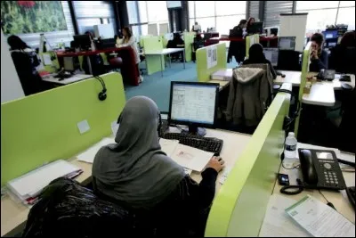 La laïcité dans les entreprises suppose :