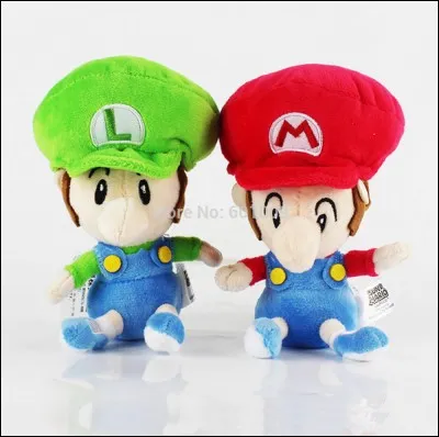 Qui est à côté du bébé en rouge ?