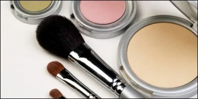 On se maquille avec du :