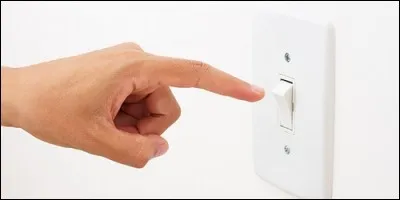 Quel appareil permet d'allumer et éteindre la lumière ?