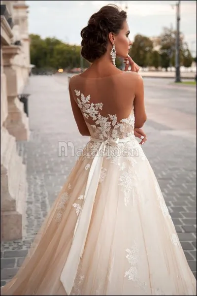 Toute dernière question ! Comment imagines-tu ta future robe de mariée ?