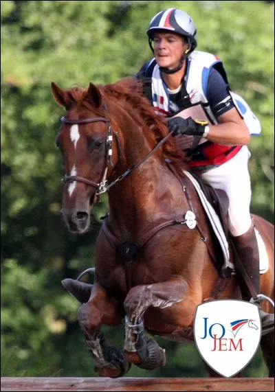 Explique comment tu fais pour te mettre en équilibre quand tu sautes l'obstacle.