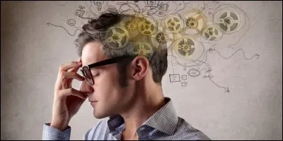 Pour parler de quelqu'un qui est loin de se douter de quelque chose, qui est perdu dans ses pensées, on dit qu'il est :