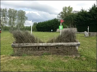 Comment s'appelle cet obstacle de cross ?