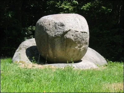 D'après l'expression, que fait-on quand on jette une pierre dans le jardin de quelqu'un ?