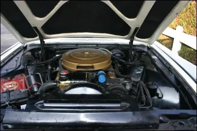 Quelle est la cylindr&eacute;e de cette T-Bird de 1963 ?