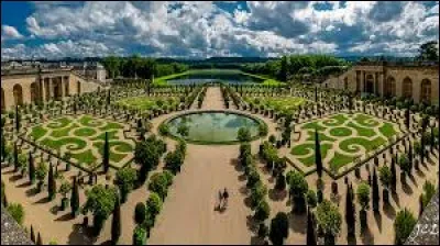 Qui fut le grand créateur des jardins de Versailles ?