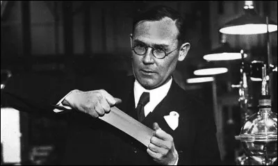 Le 28 février 1935, Wallace Carothers invente une matière plastique de type polyamide utilisée comme fibre textile. Quel est son nom ?