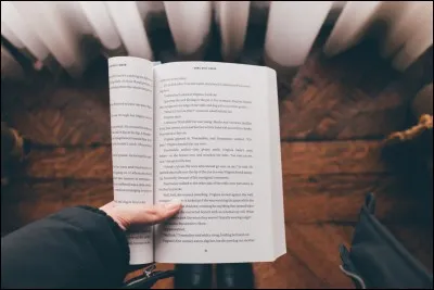 En moyenne (car cela peut varier, évidemment), combien de mots vous faut-il pour faire un roman ?