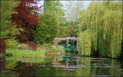 Vous allez reconnaître celui-ci avec la plus grande des facilités. C'est le jardin de Claude Monet à Giverny. Mais quel est le nom du cours d'eau dérivé traversant le jardin d'eau ?
