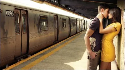 Où est-il interdit d'embrasser quelqu'un sur un quai de gare ?
