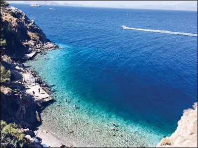 En Grèce, il est interdit de lire un livre en public.