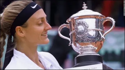 Voici une française, enfin un peu américaine sur les bords, mais ce sera sous le drapeau bleu-blanc-rouge qu'elle fera sa carrière. Vous connaissez certainement son prénom ?
