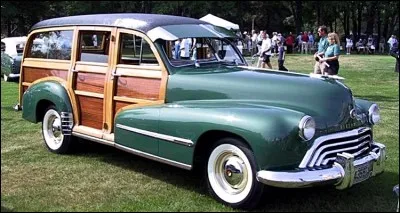 Qui fabriquait cette auto en 1944 ?