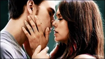 Quand a eu lieu la première rencontre entre Stefan et Elena ? (après l'accident sur le pont Wickery)