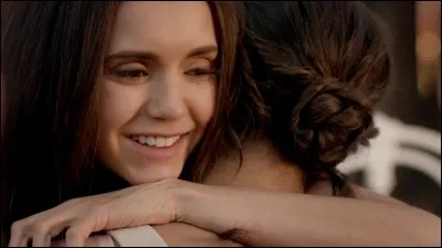 De quand à quand Elena reste-t-elle endormie dans un cercueil ?