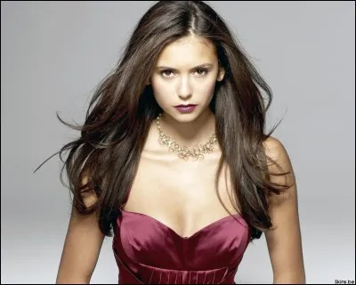 Qui lui procure des herbes pour voir Damon ?