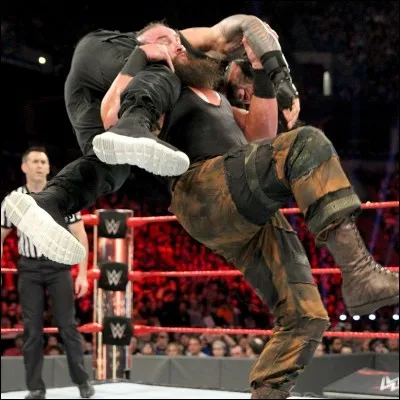 Combien de fois Braun Strowman a-t-il gagné contre Roman Reigns ?
