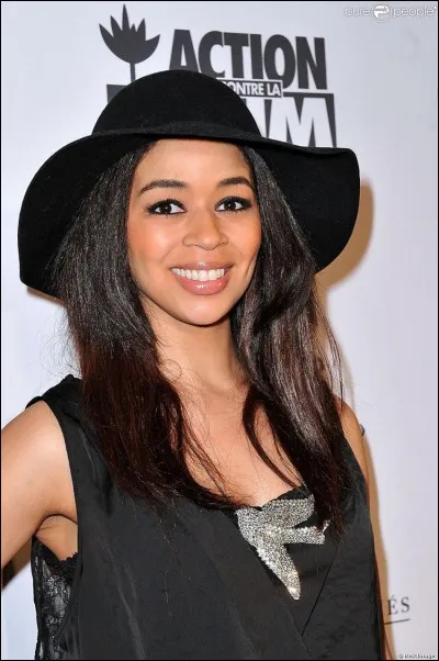 Comment s'appelle cette fille ?