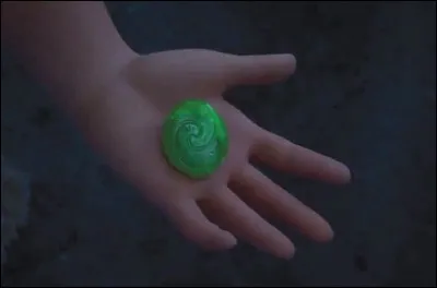 Tu trouves un billet de 50  par terre, dans la rue. Il n'y a personne autour. Que fais-tu ?