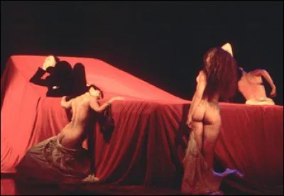 Roi d'Assyrie de 669 à 627, pour éviter une défaite, ce vil scélérat s'immola par le feu avec toute sa cour. Qui est-il ?