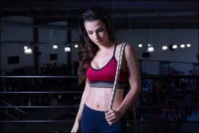 Que porte-t-elle le plus souvent dans ses vid&eacute;os (haut) ?