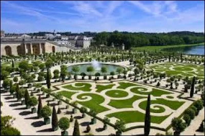 Comment s'appelle le jardin que l'on retrouve au château de Versailles ?