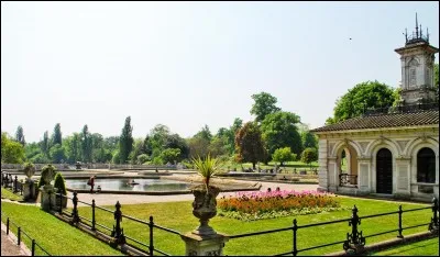 Comment s'appelle le plus grand parc de Londres ?
