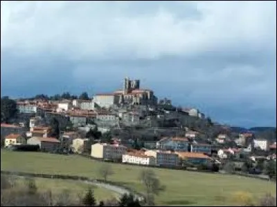 Nous partons en Auvergne-Rhône-Alpes à la découverte de Saint-Bonnet-le-Château. Commune de l'arrondissement de Montbrison, elle se situe dans le département ...