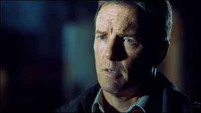 Qui interprète le rôle du shérif Stilinski ?