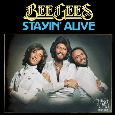 De quel film la chanson "Staying Alive" des Bee Gees tire-t-elle son succès ?
