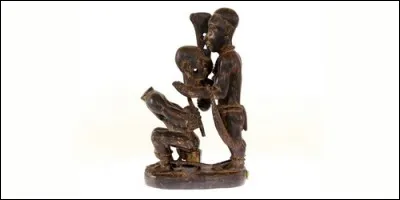 La poupée Ashanti, sculpture très répandue en Afrique de l'ouest, est destinée :