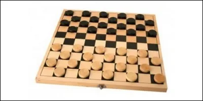 Lequel de ces jeux ne se joue pas avec 28 pions ?