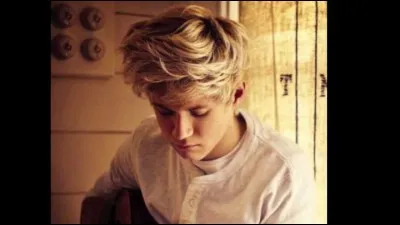 Quel était le prénom de sa première petite-amie ?