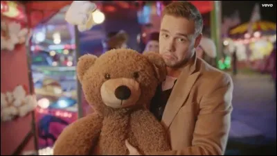 Où était-il dans le clip de "Night Changes" ?