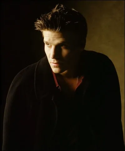 De qui Buffy tombe-t-elle amoureuse en premier ?