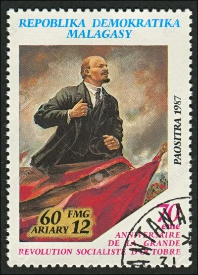 Comment se nomme le dirigeant du partie bolchevik au moment de la prise du pouvoir en Russie ?