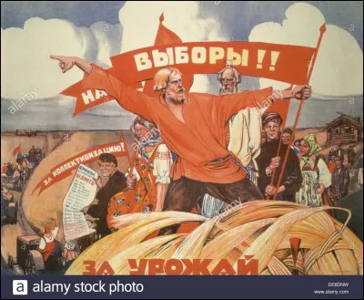 Comment nomme-t-on la politique mise en place par Staline dès 1928 qui cherche la disparition de la propriété privée, remplacée par des propriétés collectives appartenant à l'état ou à des coopératives?