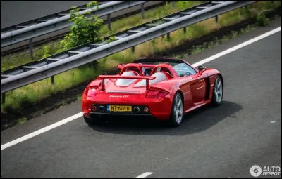 Est-ce que c'est Paul Walker qui conduisait la Porsche ?
