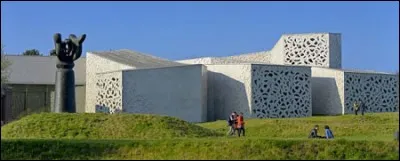 C'est la vingt-troisième lettre de l'alphabet arabe.