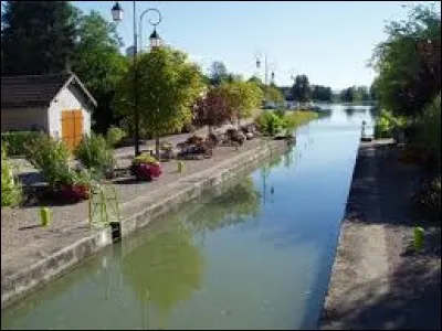 Ce canal serpente la Bourgogne sur 174 kilomètres. Quel est-il ?