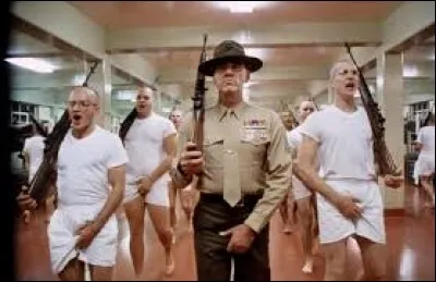 ''Full Metal Quéquette'' est un titre inspiré de ''Full Metal Jacket'', film de guerre du génial...