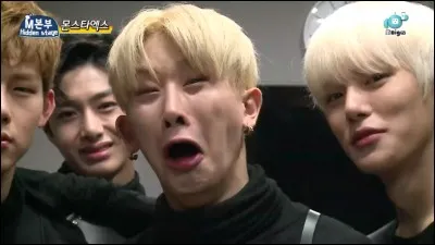 Qui est celui du milieu ?