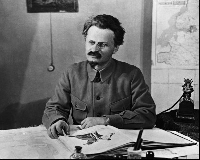 Histoire : Quel outil fut utilisé par l'assassin de Léon Trotski à Mexico le 20 août 1940?