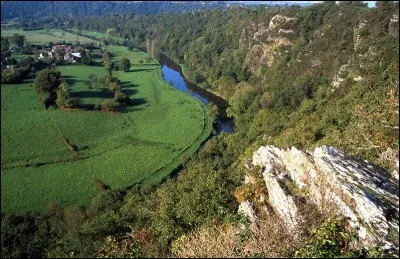 Où est située la ville normande de Condé-sur-Vire ?
