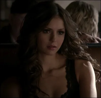 Katherine prend le corps de...