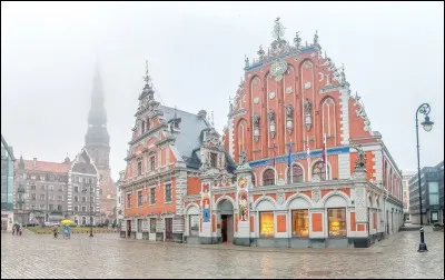 Comment s'appellent les habitants de la Lettonie ?